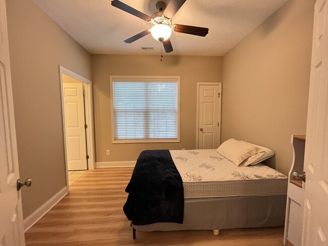 Building Photo - 1324 Jordan St