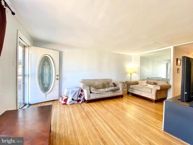 Building Photo - 309 Park Dr
