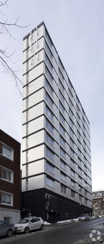 Building Photo - 500 Des Pins