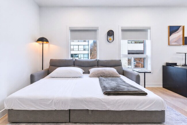 Photo du bâtiment - 168 McCaul St