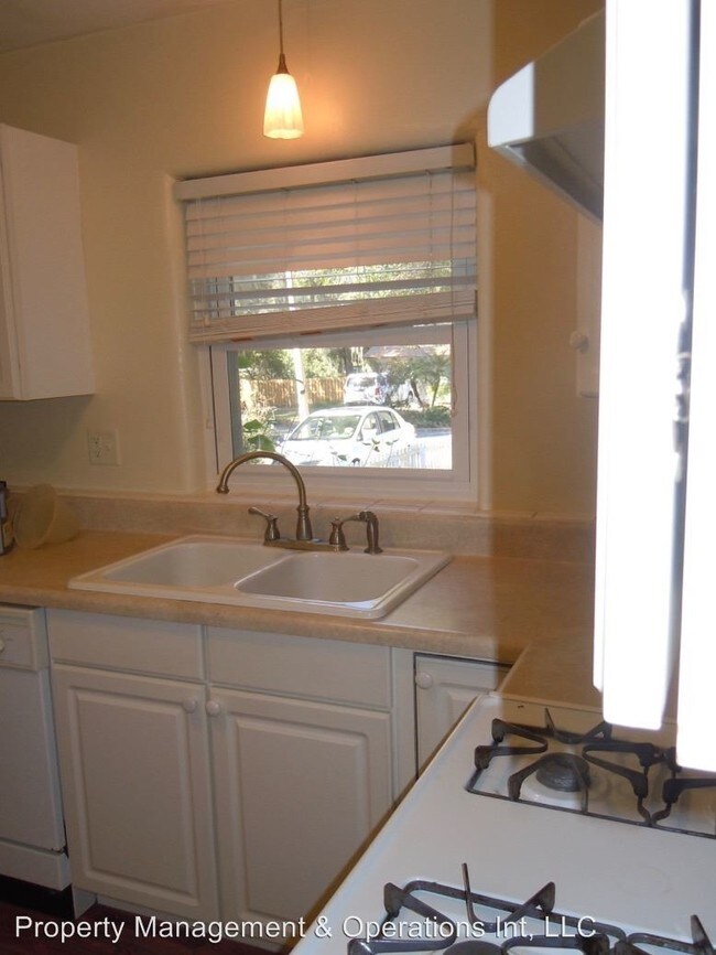 Foto del edificio - 3 br, 1.5 bath House - 724 Alexander St.