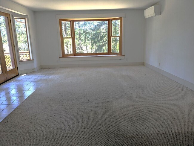 Foto del edificio - Roomy 3 Bed, 2 Bath