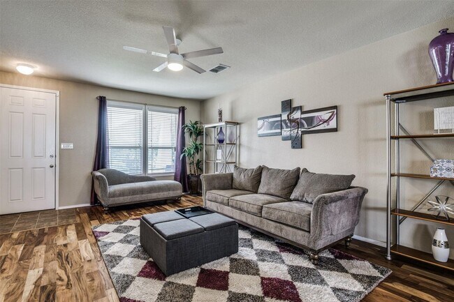 Building Photo - Welcome to this two-story craftsman home l...