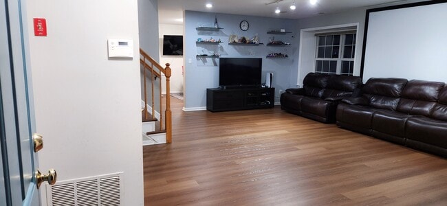 Building Photo - 1103 Roseberry Ct