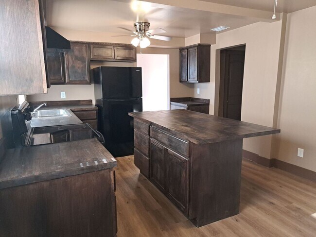 Foto del edificio - 523 E 8th St