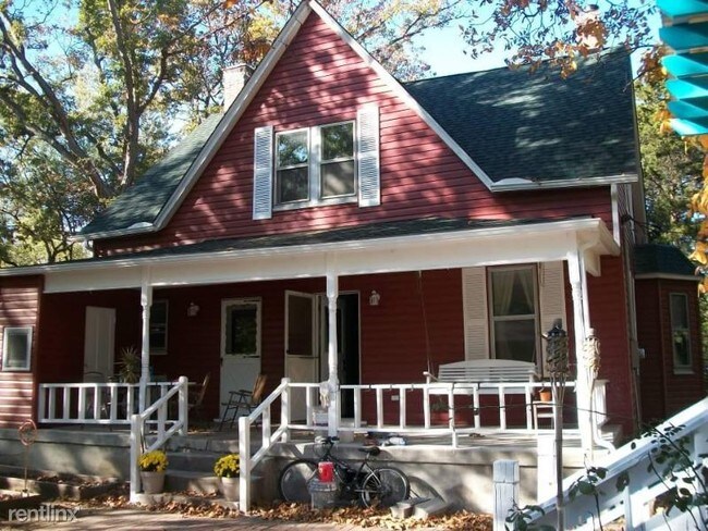Building Photo - 11 Dewey St