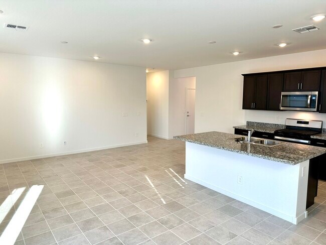 Foto del edificio - Almost new 4 bedroom home in Hurley Ranch