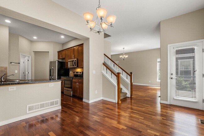 Foto del edificio - Spacious Townhome in Cherry Creek School District