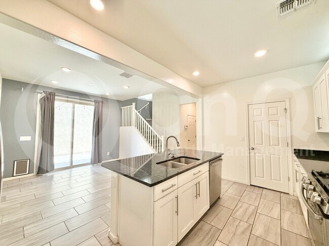 Building Photo - 3726 E Dogwood Dr