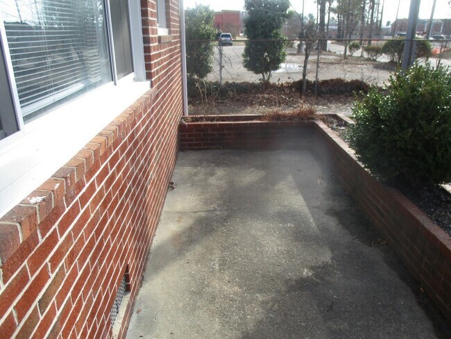 Foto del edificio - 110 Longhill Road, Unit A, Williamsburg, VA  23185 - Available NOW