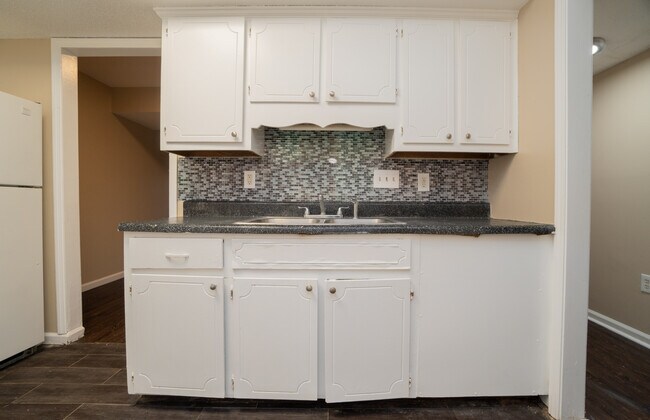Building Photo - 4814 Regal Dr