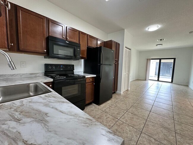 Building Photo - 1045 Villas LLC (1035 NE 10th Ave)