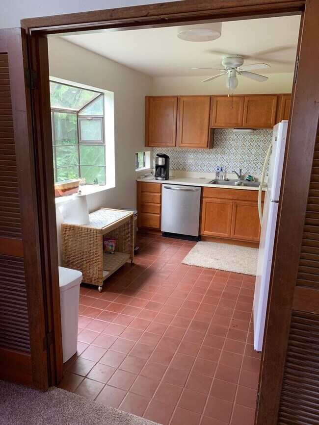 Foto del edificio - A 4 Bedroom, 2.5 Bathroom Spacious home in...
