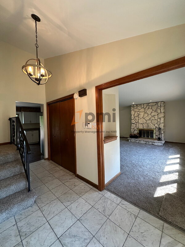 Building Photo - 334 Little John Dr