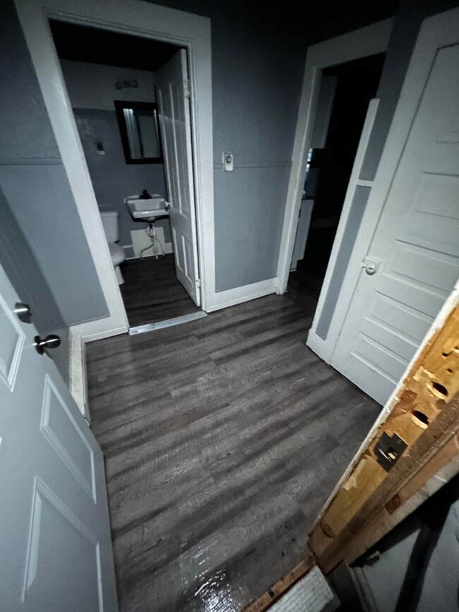 Building Photo - 611 W Marion St