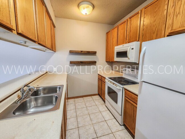 Foto del edificio - 3 bedroom townhome in Ankeny