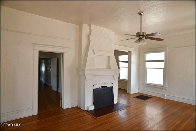 Foto del edificio - 521 Randolph Dr