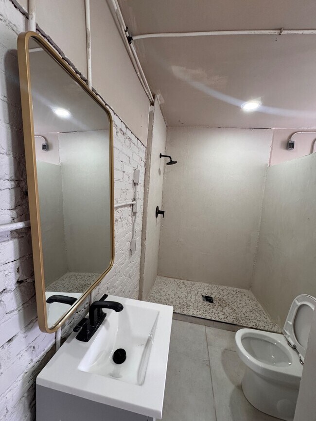 Foto del edificio - 2606 Justus St