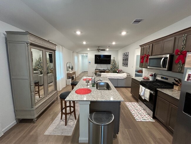 Building Photo - 822 Coffee Ml Ln