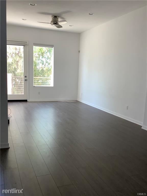 Primary Photo - 3 br, 4 bath Townhome - 420 Broadway Dr