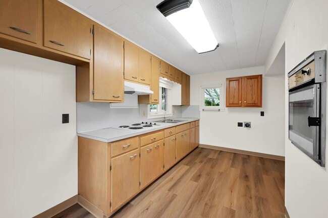 Building Photo - 705 Schaeffer Rd