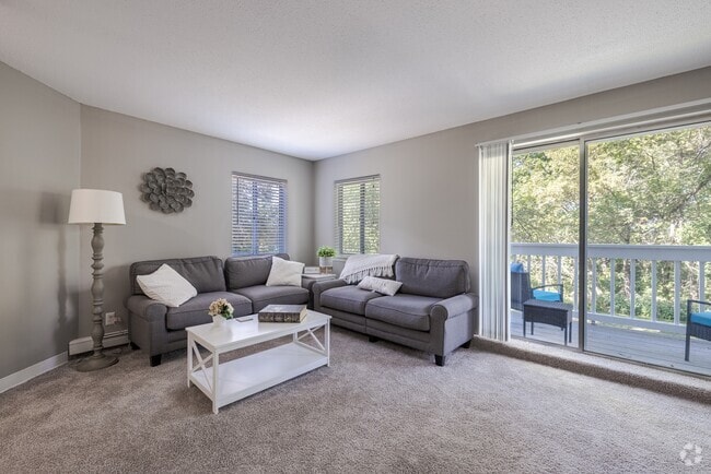 Building Photo - Royal Oaks Apartments