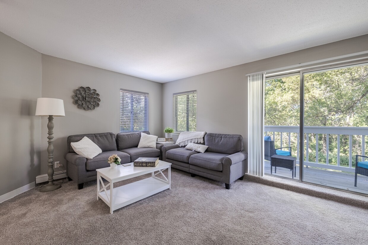 Primary Photo - Royal Oaks Apartments