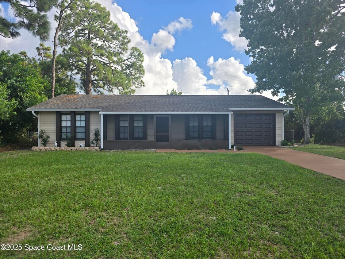 Foto principal - 1666 Uniontown St SE