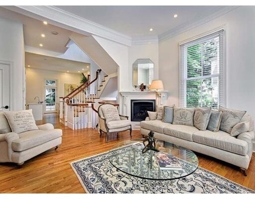 Building Photo - 44 Follen St
