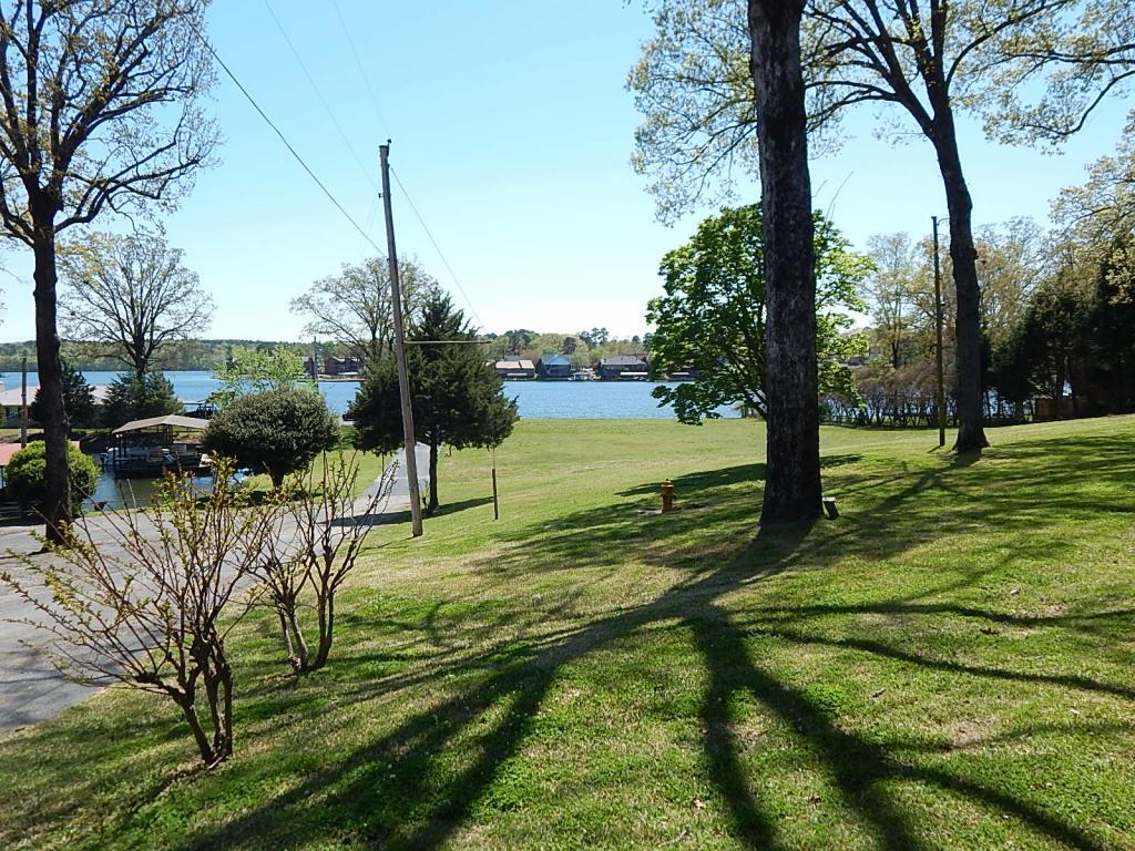 Primary Photo - 210 Aberina