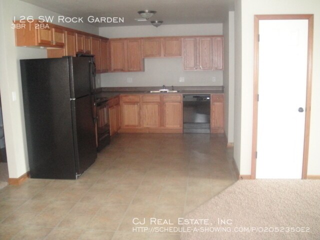 Building Photo - 126 SE Rock Garden Ln
