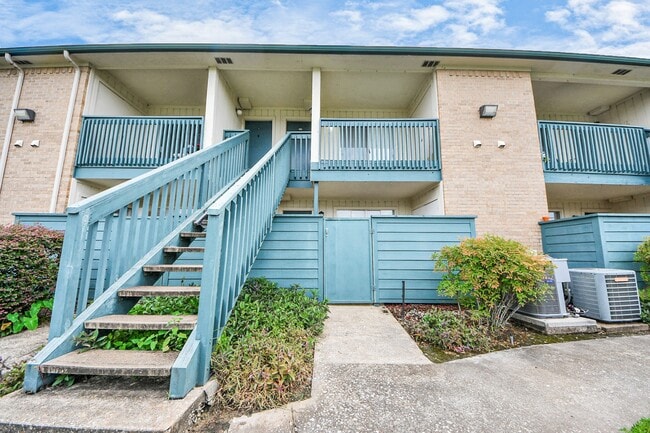 Building Photo - 250 El Dorado Blvd