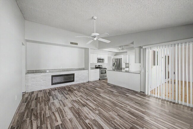 Foto del edificio - 12714 W Crystal Lake Dr
