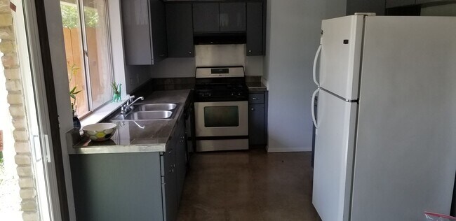 Kitchen - 1106 Inland Greens