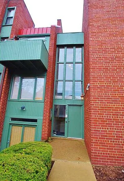 Entrada principal - 625 Copeland St