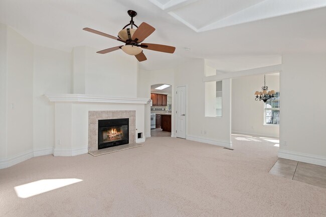 Foto del edificio - 30 Winchester Canyon Rd