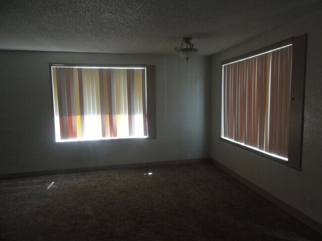 Foto del edificio - Adorable 2 Bedroom 1 Bath Duplex In Lakewood!