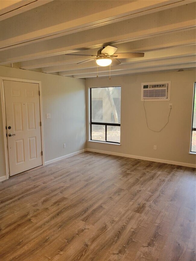 Foto del edificio - 5916 Lago Vista Way