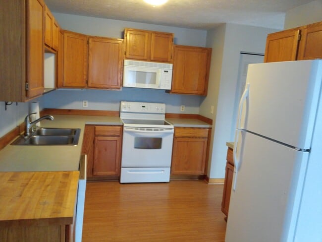 Building Photo - 4400 Manhattan W