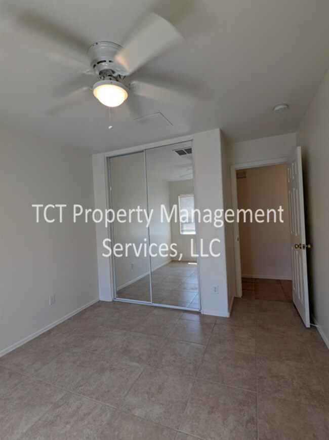 Building Photo - New Paint! New Tile! 3 Bed/2 Bath in Sunda...