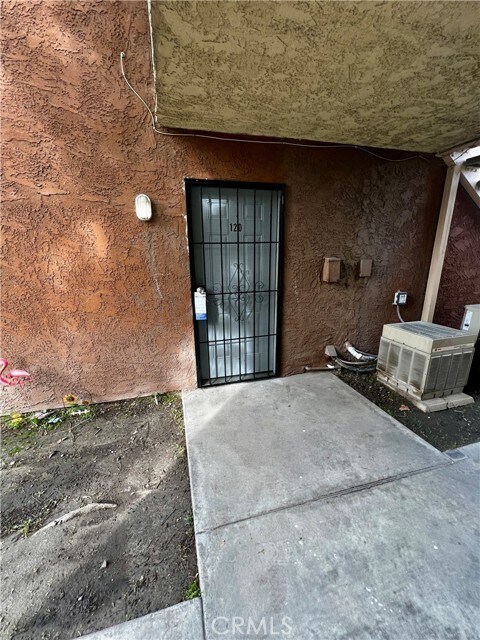 Foto del edificio - 1025 N Tippecanoe Ave
