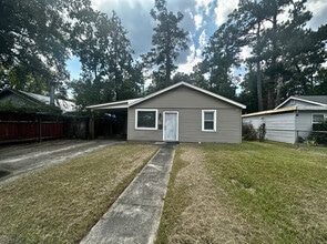 Building Photo - 205 N Ruland St