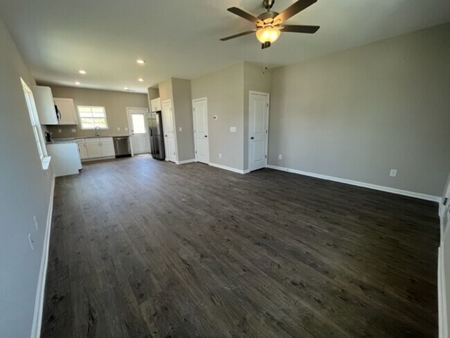 Building Photo - Brand New Townhome in Columbia!