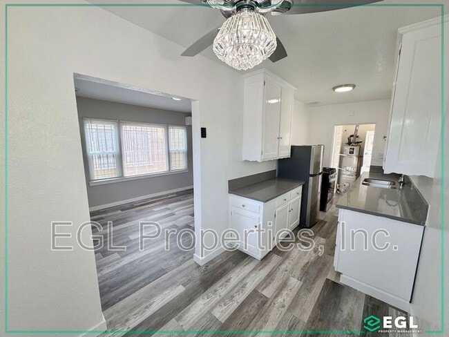Building Photo - 3039 Bronson Ave