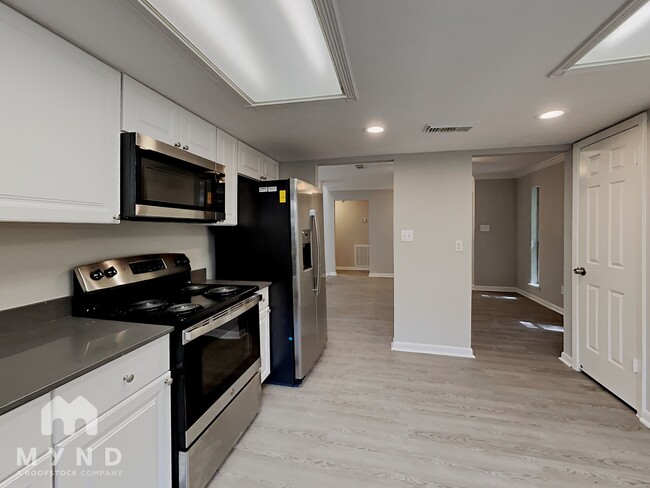 Building Photo - 10631 Plum Lake Dr