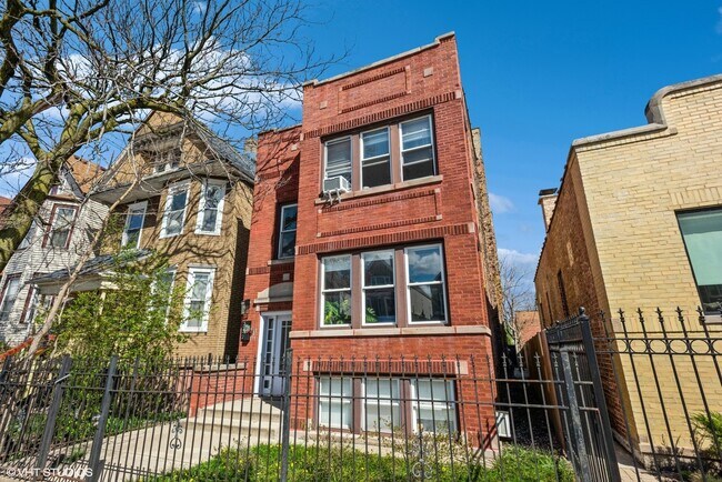 Foto del edificio - 3742 W Diversey Ave