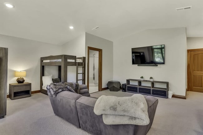 Building Photo - 1774 State Hwy UU