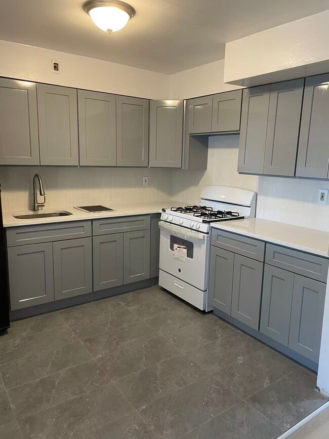 Building Photo - 5917 59th Dr