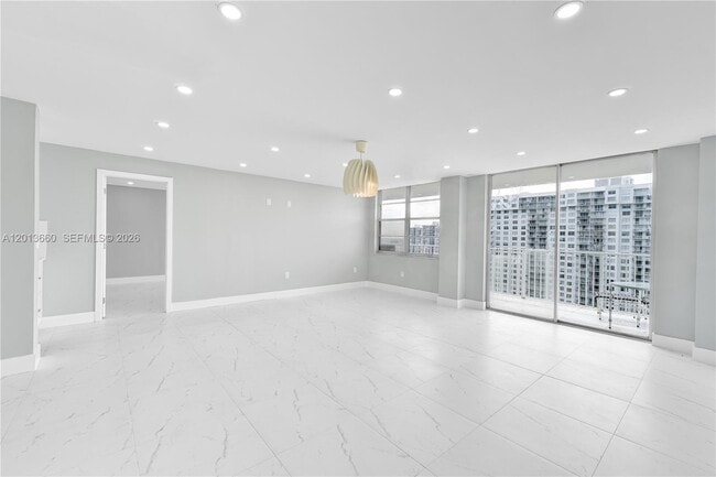 Foto del edificio - 2851 NE 183rd St