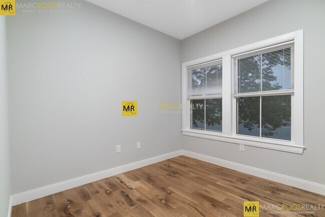 Building Photo - 477 Meridian St